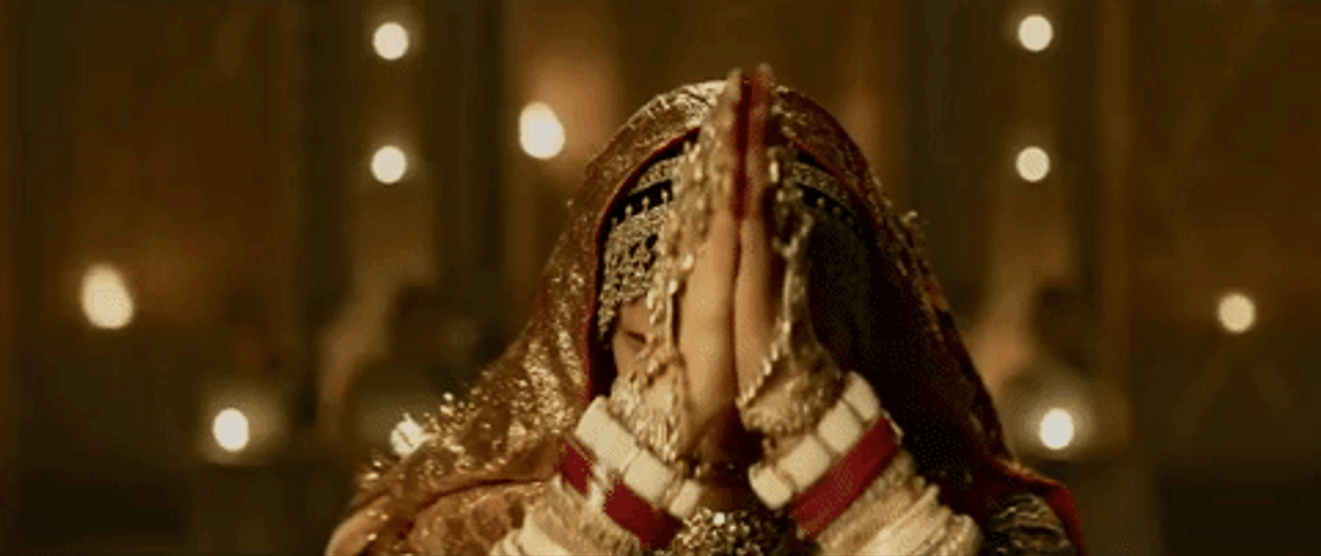 Bollywood Padmaavat Bowing