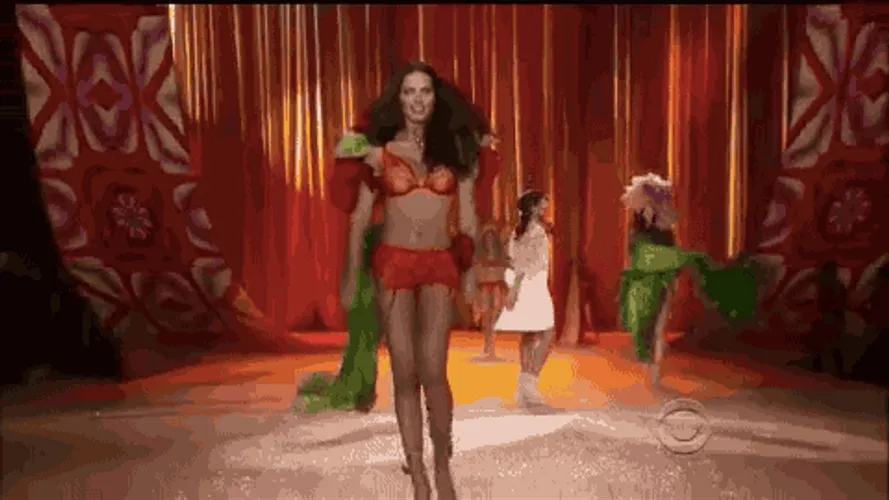 Adriana Lima Sexy Victoria Secret Show